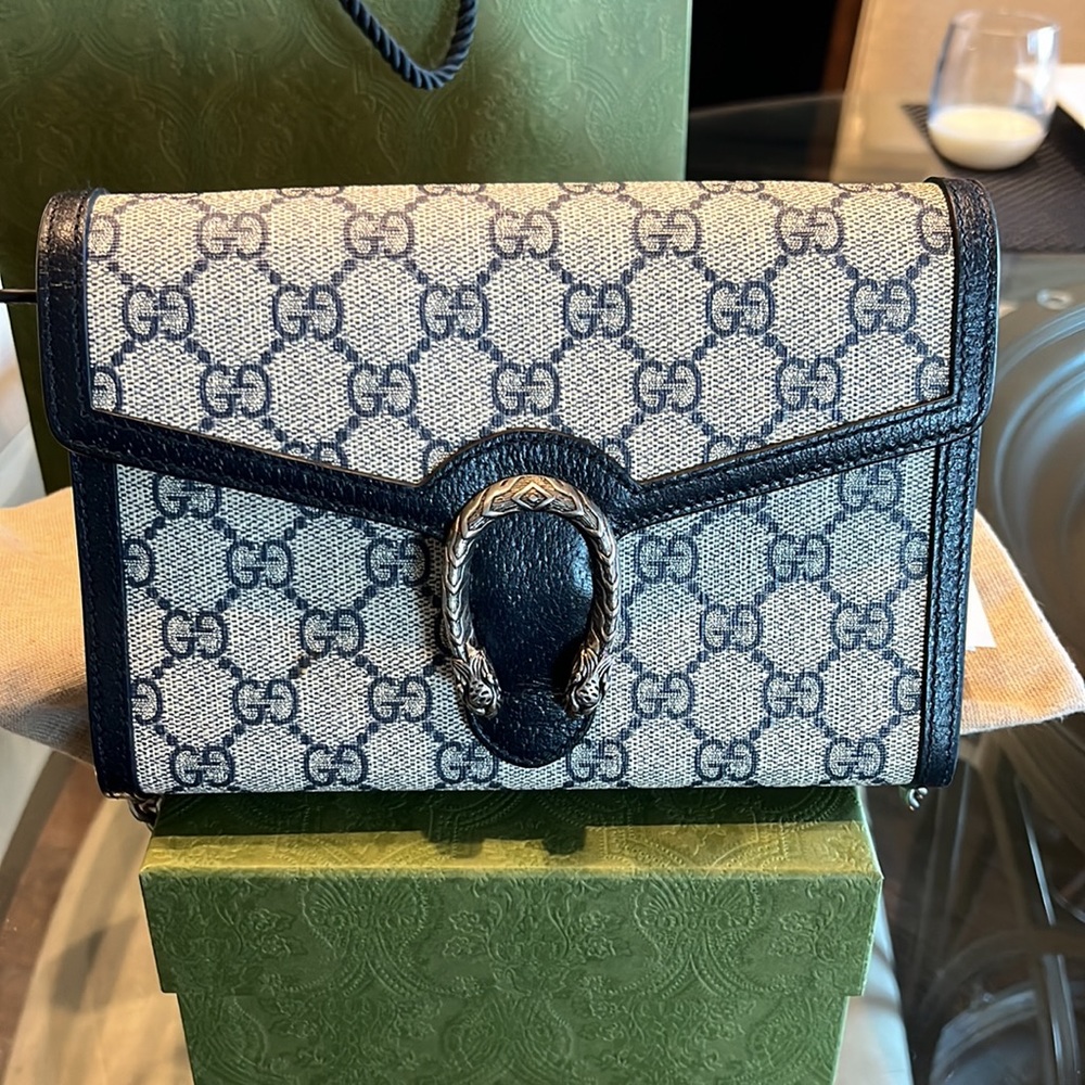 Beige and Supreme blue Dionysus wallet on chain. Purchased 04/23/2022